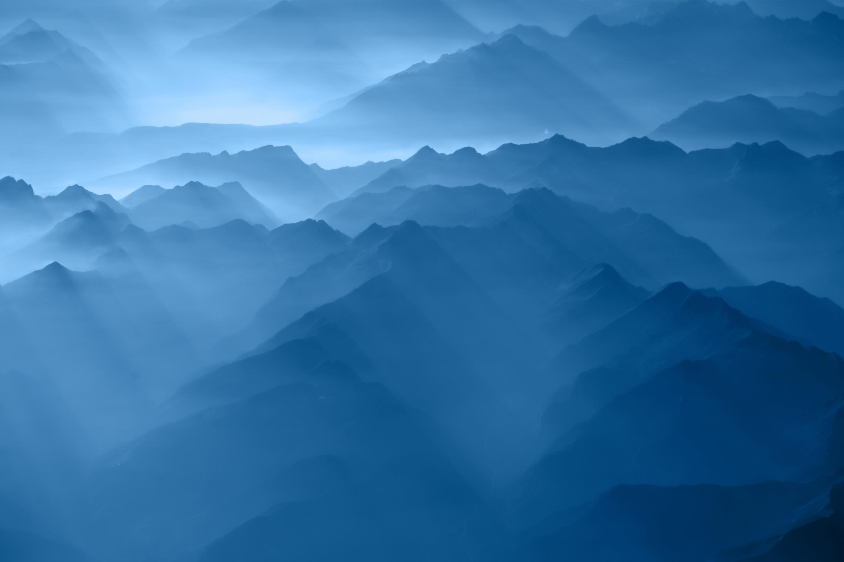 Sfondo blu di montagna