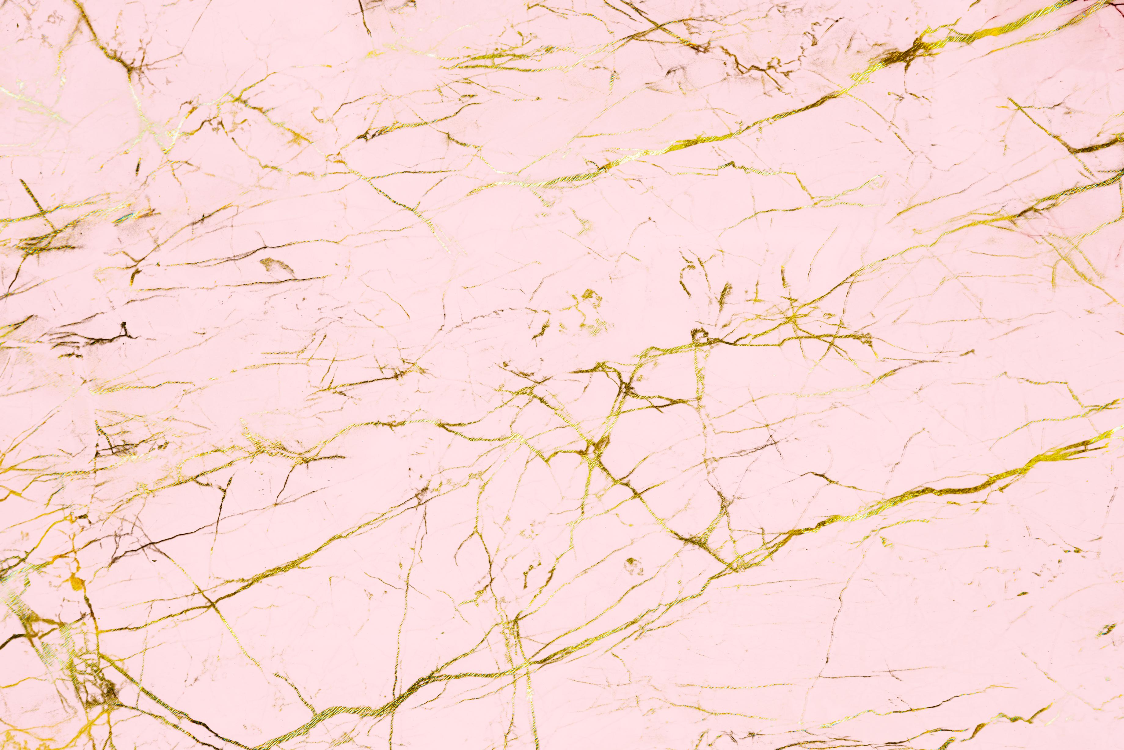 Carta da parati rosa dorato in marmo
