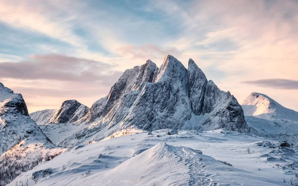 Sfondi di montagna nevoso