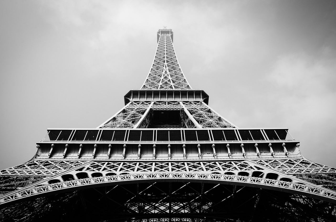 Sfondo della torre eiffel in bianco e nero